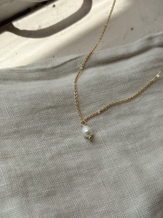 Dainty Pearl Necklace
