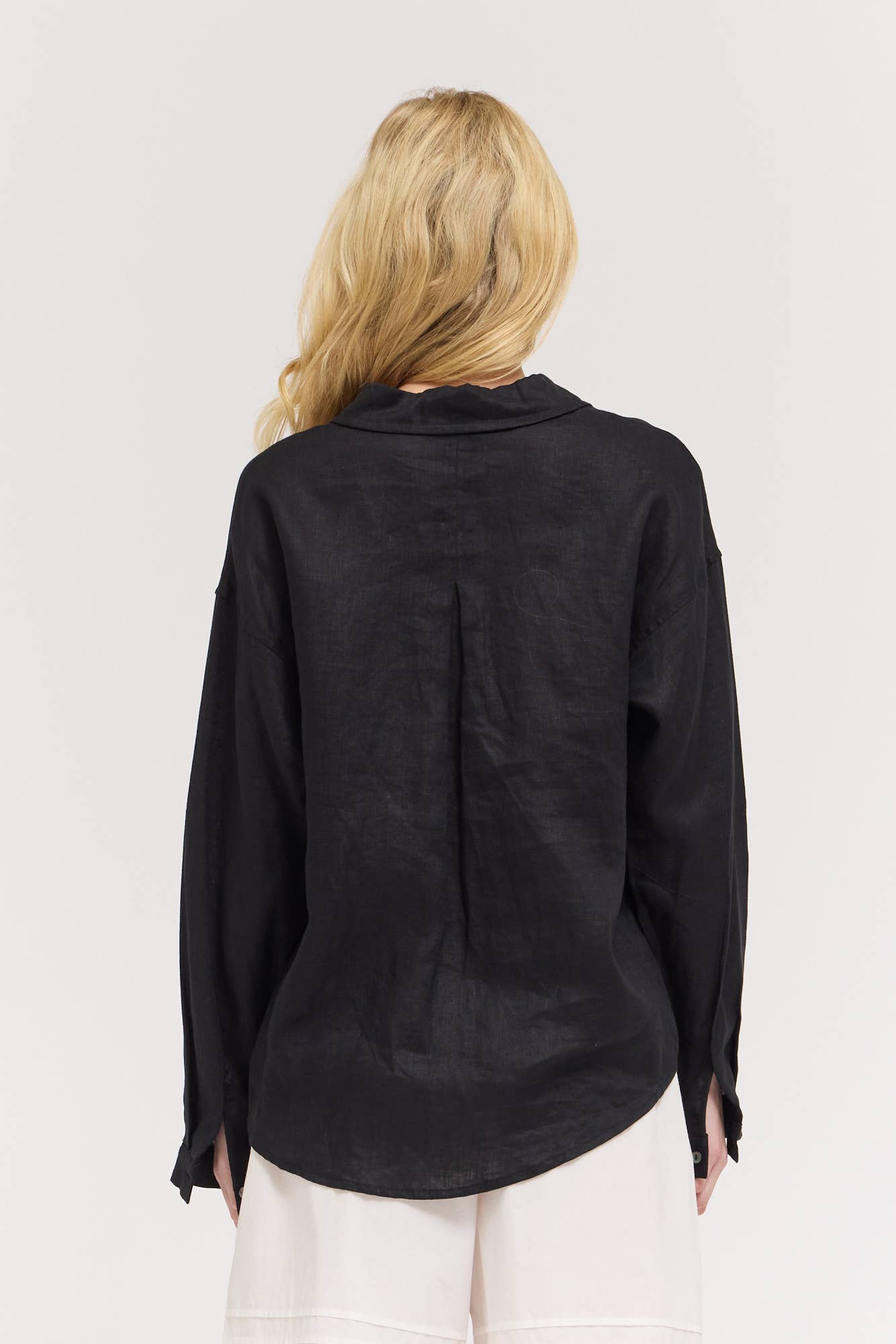 Refined Fit Linen Shirt in Graphite