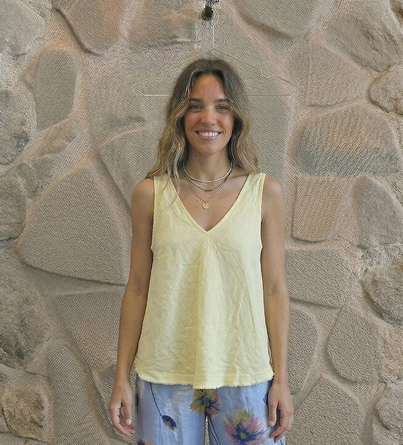 Ref-21591 Sleeveless T-shirt 100% linen: Beis