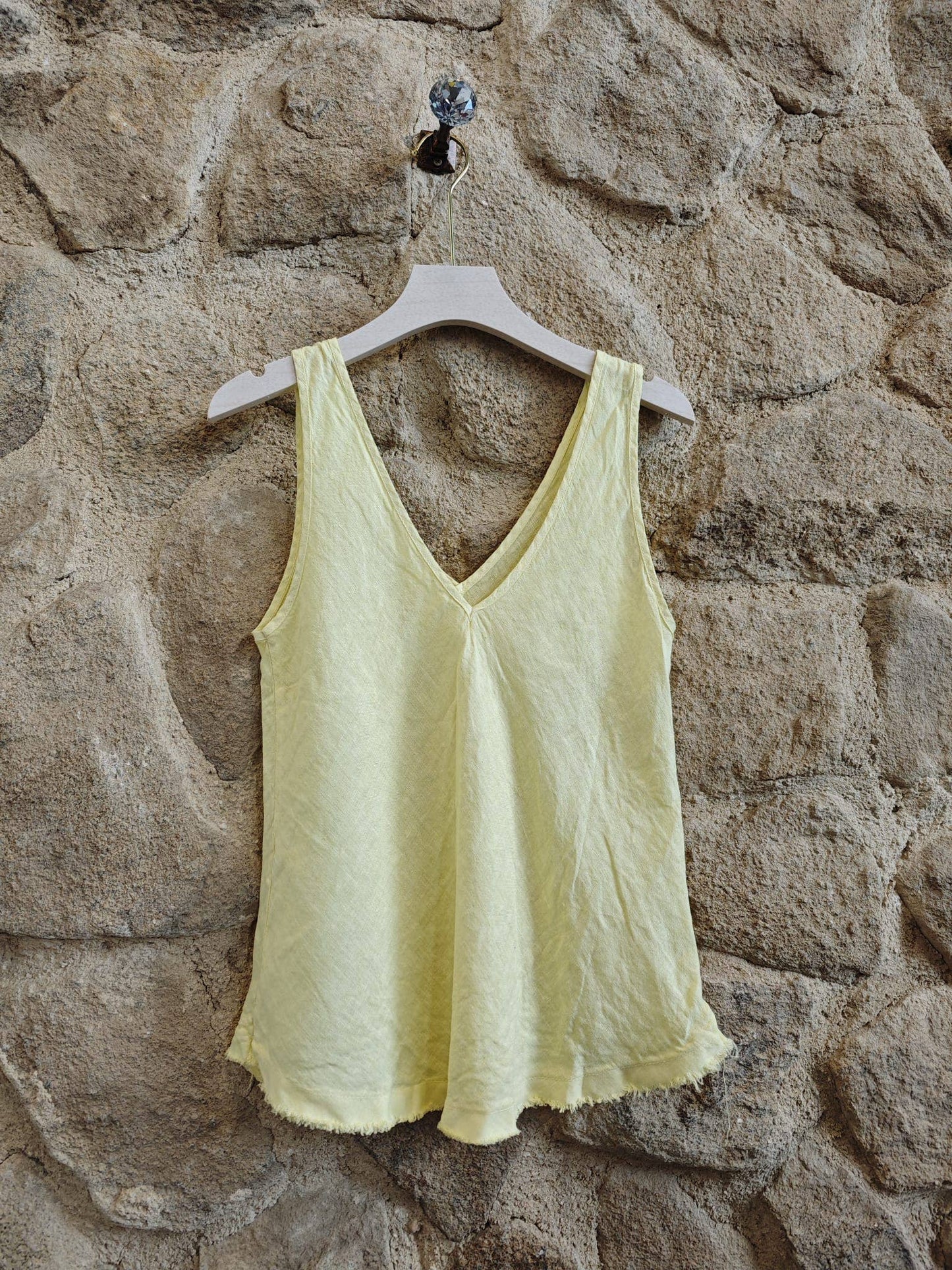 Ref-21591 Sleeveless T-shirt 100% linen: Beis