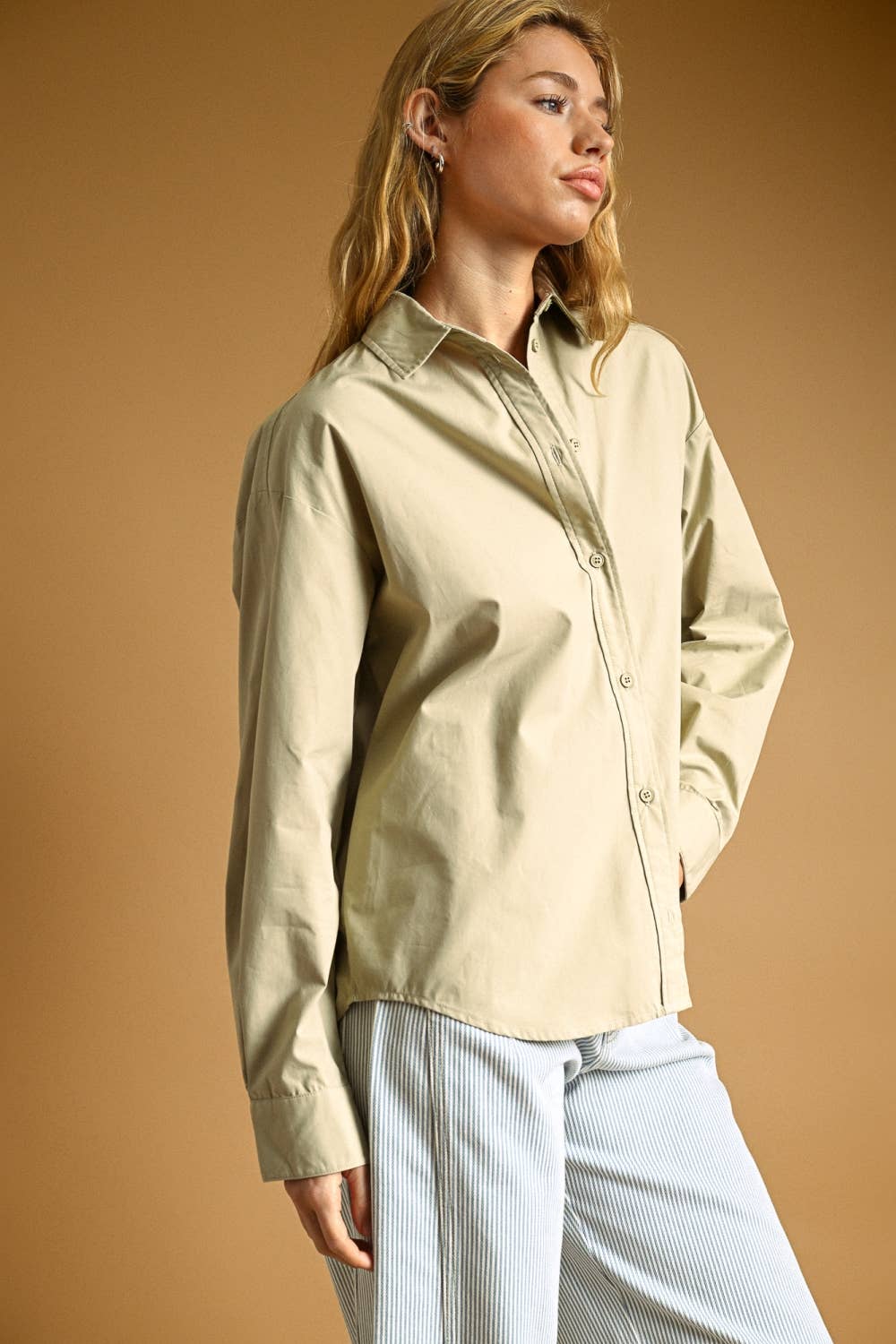 T7594   LONG SLEEVE BUTTONDOWN SHIRTS: WHITE / L